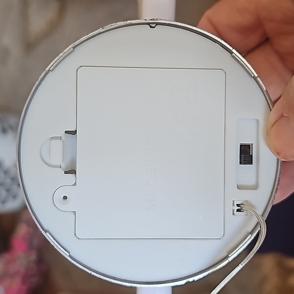 Hello, battery-operated light - Picture 5 of 7